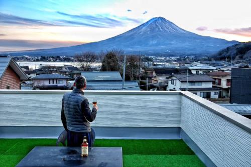 Oishi Villa | 新築Oishi100C 富士山と河口湖ビュー屋上展望台付きヴィラ大石公園歩いて4分