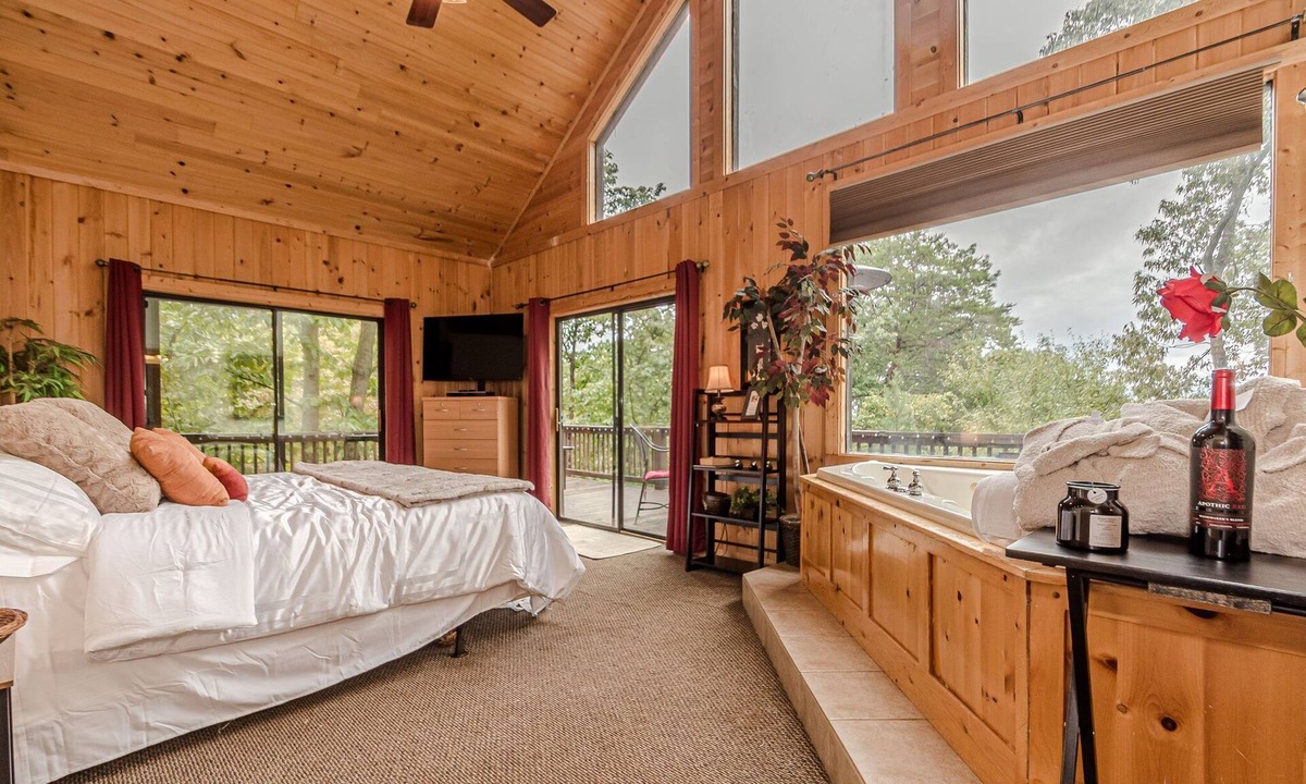 Cleveland Cabin | 1 NIGHT STAYS AVAILABLE . HELEN WATER TUBING 10 MIN DRIVE.