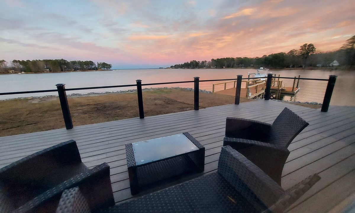 Lexington House | 10 Mile View on Lake Murray, SC, Putting Green, Hot Tub, Lake Edge Fire Pit