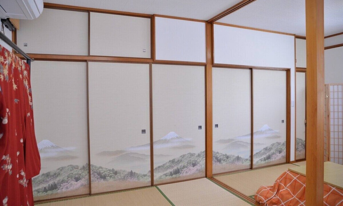 Minamikoiwa House | 12 tatami Japanese style room ■ Spacious 3DK ■ Close to the shopping arcade