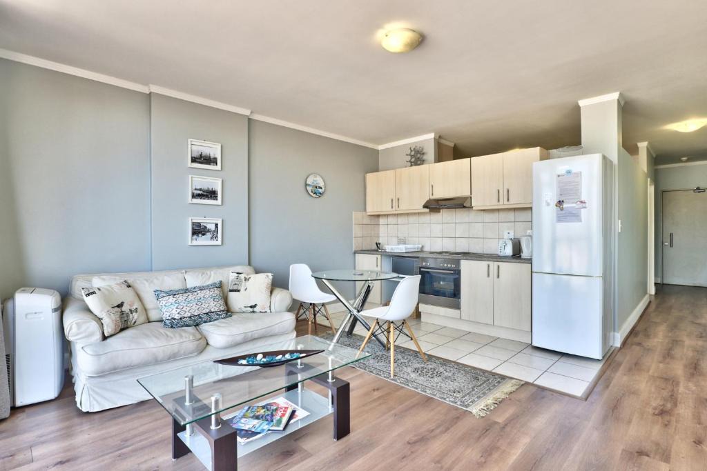 Cape Town City Centre Apartment | 140I Four Seasons