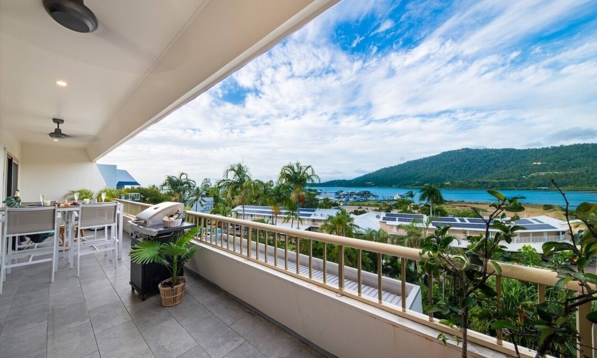 Airlie Beach Apartment | 2 Bedroom, 2 Bathroom Apartment, 5 minutes to the Main Street