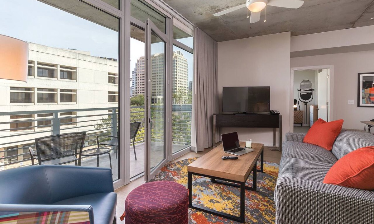 West End Apartment | 2-bedroom - Mobility w/Side Transfer Shower in cool Austin