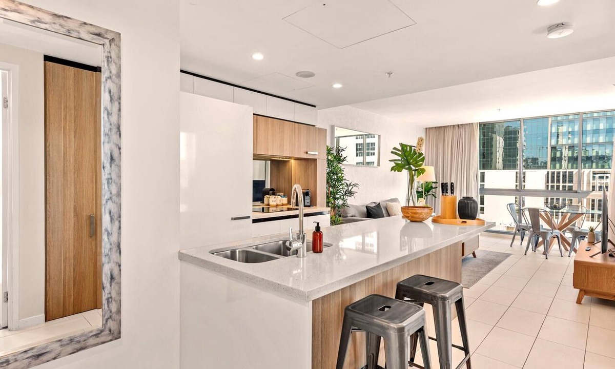 Fortitude Valley Apartment | 2 Kings + 2 Baths near James Street | Rooftop Pool & Skyline Terrace | Parking