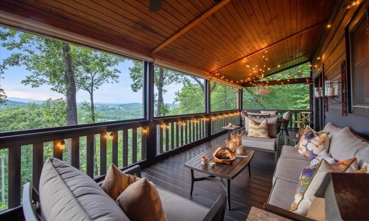 Blue Ridge Cabin | 2 Master Suites w/view, Hot Tub, Media & game room, 5 minutes to downtown!