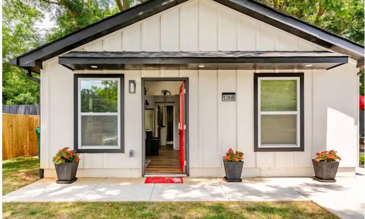 Belvedere Park Cottage | 2BR Decatur Cottage - Couple's World Cup Retreat