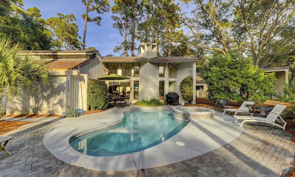 South Beach House | 3 Scaup-Fido Friendly, 202 Yard walk to the Beach, Private HEATED Pool & Spa.