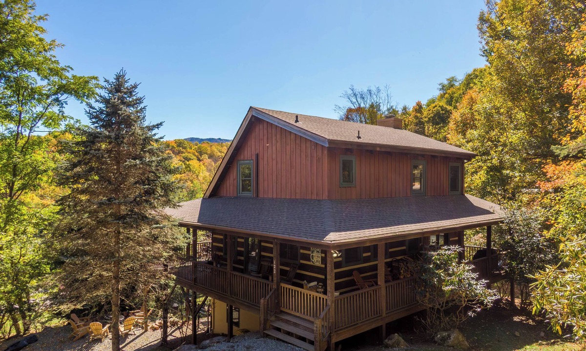 Seven Devils Cabin | 4-Bed/Bath Cabin: Hot Tub, Game Room, Pet-Friendly!