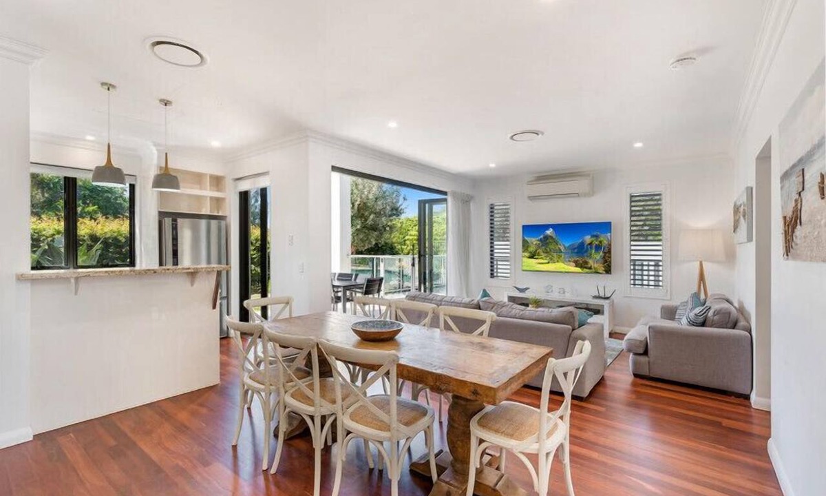 Marcoola Apartment | 4 Bedroom Luxury Beach House - with Private Pool Rooftop Spa