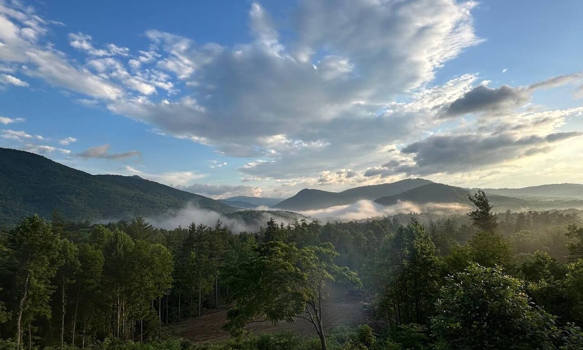Spruce Pine Cabin | 4-bedroom mountain cabin in fantastic Spruce Pine with amazing views