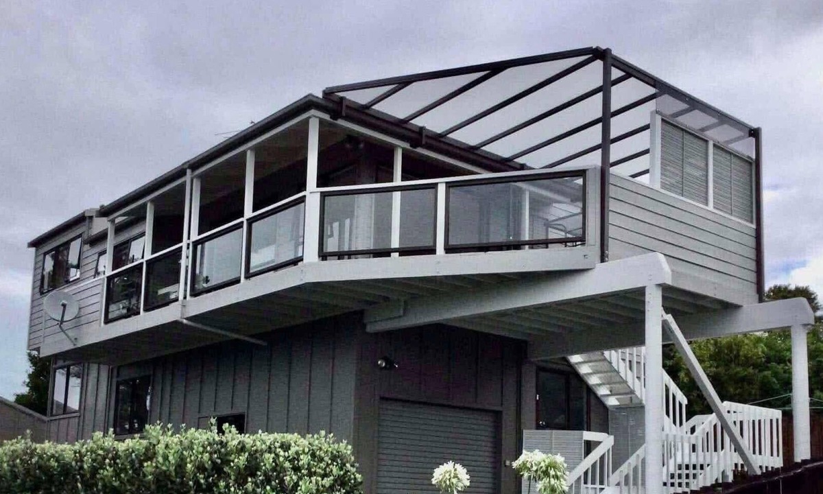 Algies Bay House | 5 bedroom seaside getaway with great views only mins to the beach.