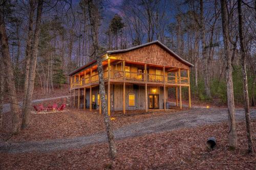 Ellijay House | 5-Star Cabin wHot Tub, Game Room, & Resort Perks!