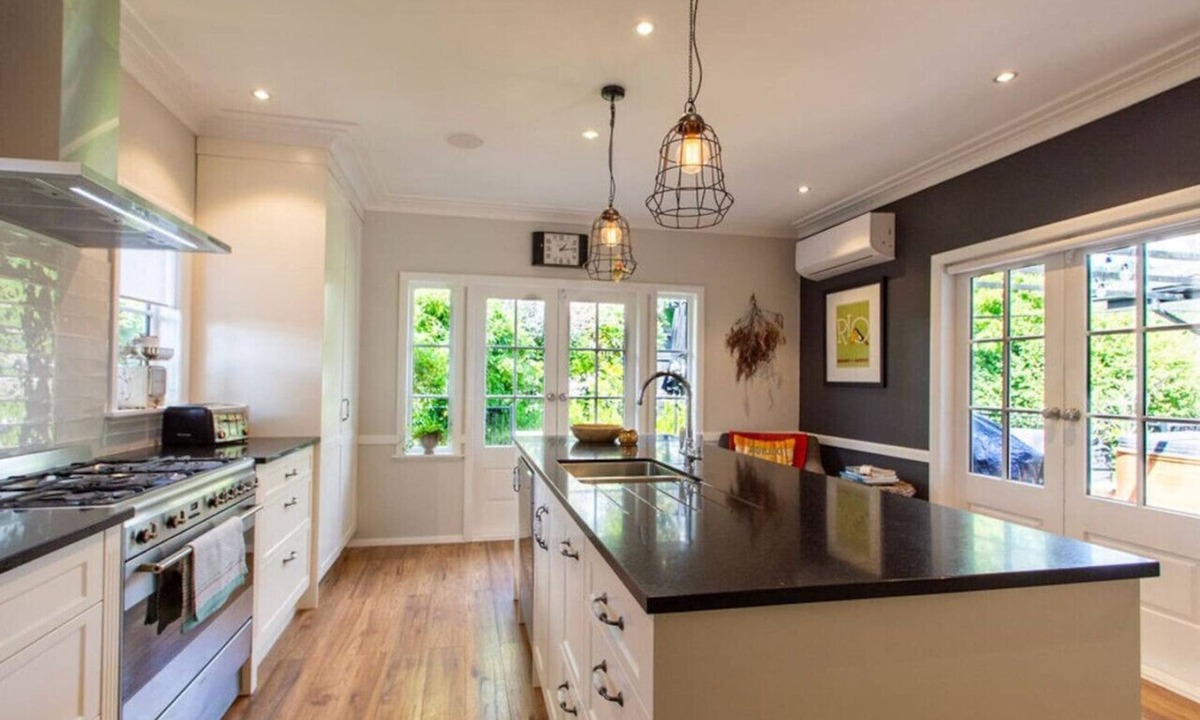 Lynmore House | A Cosy Hideaway | Hot Tub, Garden & Warm Character Home