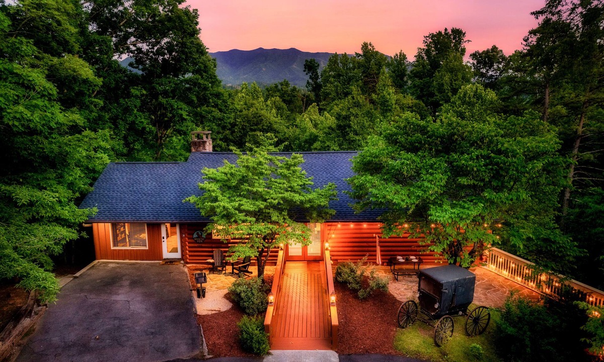 Gatlinburg Cabin | A+ Location! View! Theater! Hot Tub! 3100SF Log Cabin! ADAKingSuites! Game Room!