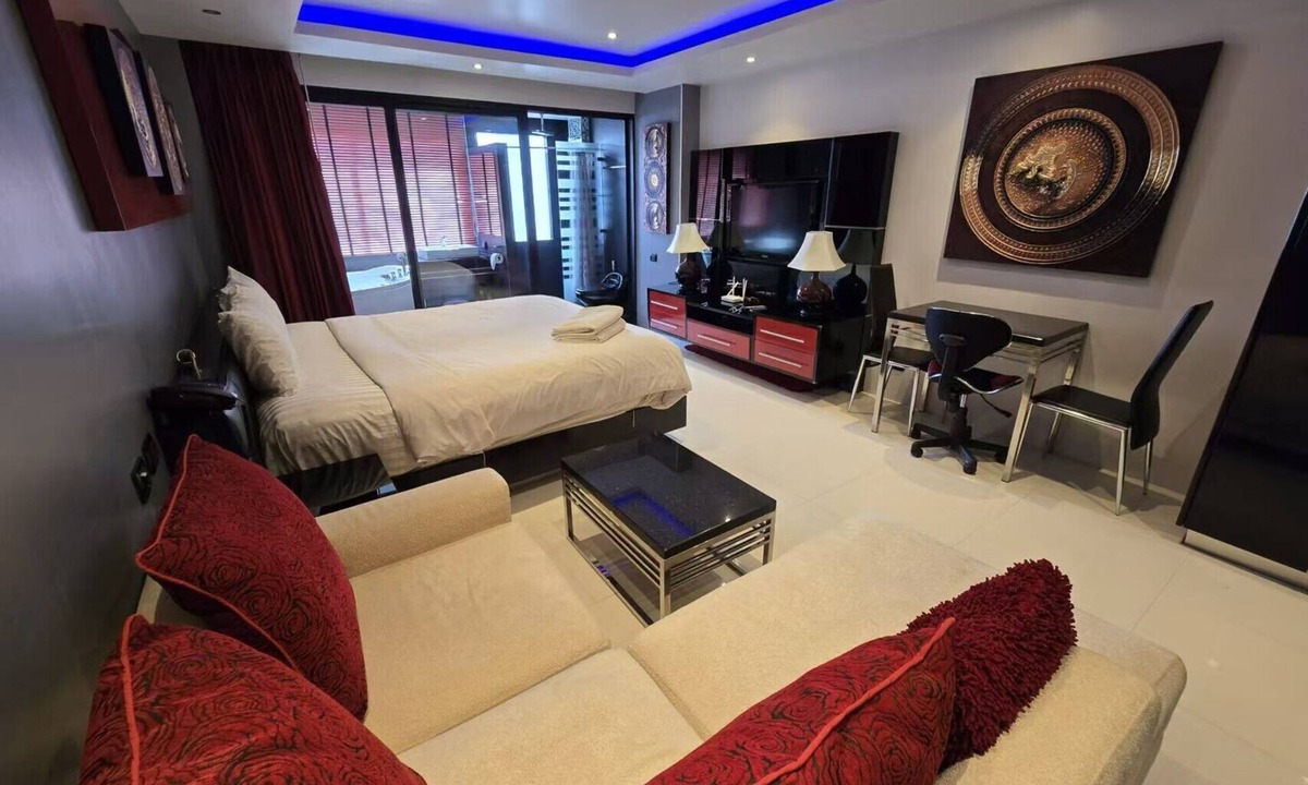 Patong Condo | Absolute Bangla Jacuzzi Suite Condo
