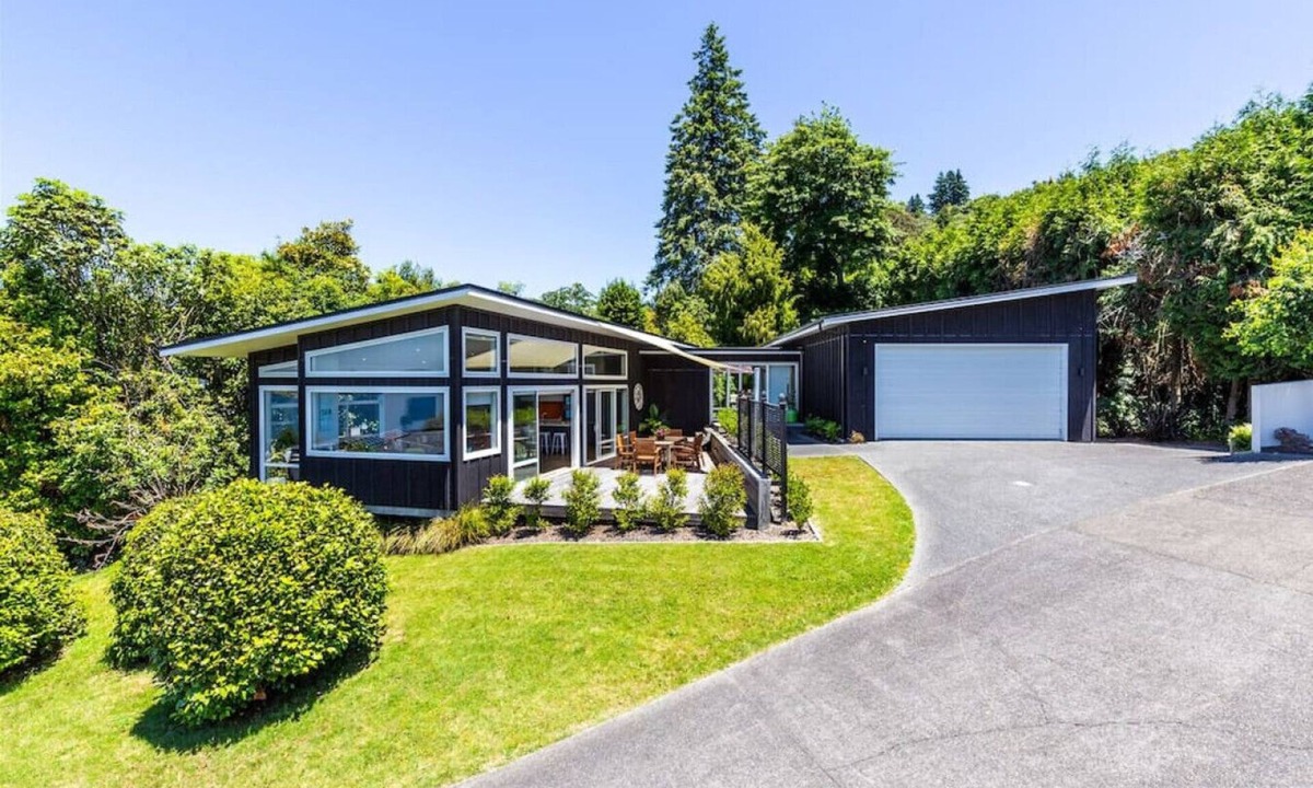 Acacia Bay House | Acacia Bay Views - Modern living, spacious and sunny, with expansive lake views