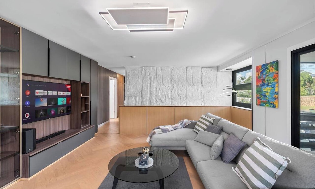 Macgregor House | Affordable Family Retreat | Pool & Prime Location