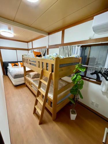 Adachi House | AiES Kita-Senju, 1st floor, 8-minute walk from Kita-Senju Station, direct access to Tokyo Skytree, Asakusa, Akihabara, Ueno, Ginza, Roppongi, Shibuya, 3 beds, maximum occupancy 4 people, 40 square meters with Kitchen appliances