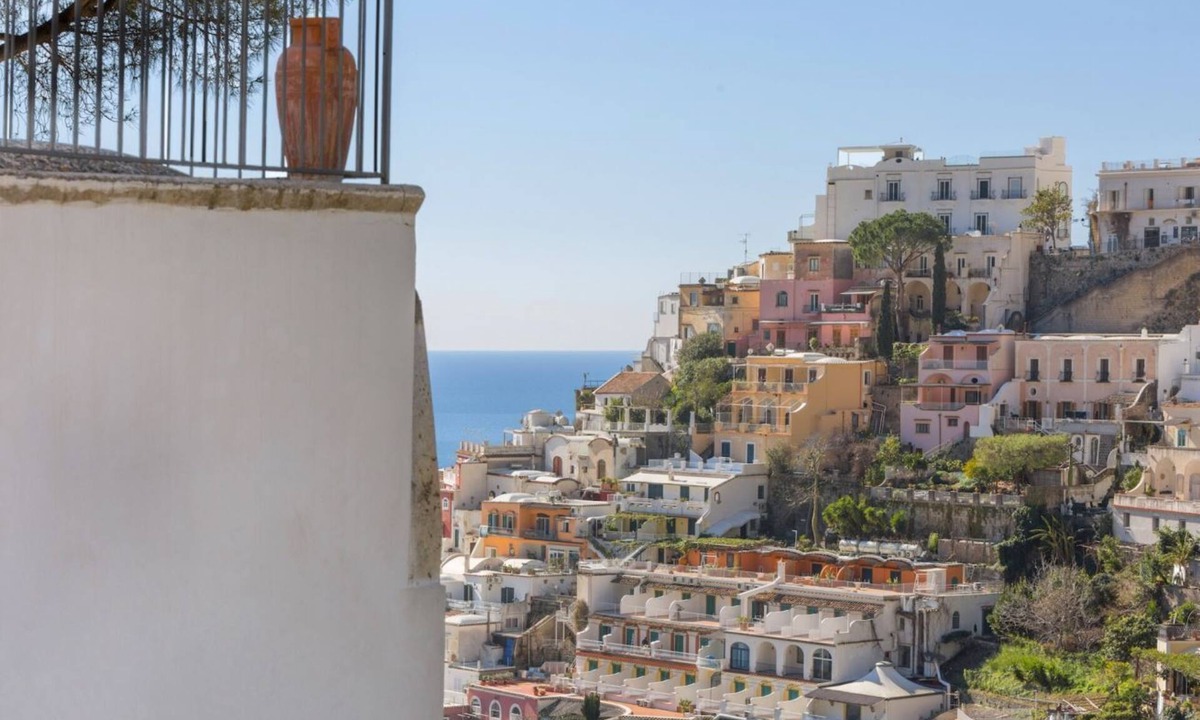 Liparlati Apartment | Alcova Apartment – Terrace with a View of Positano