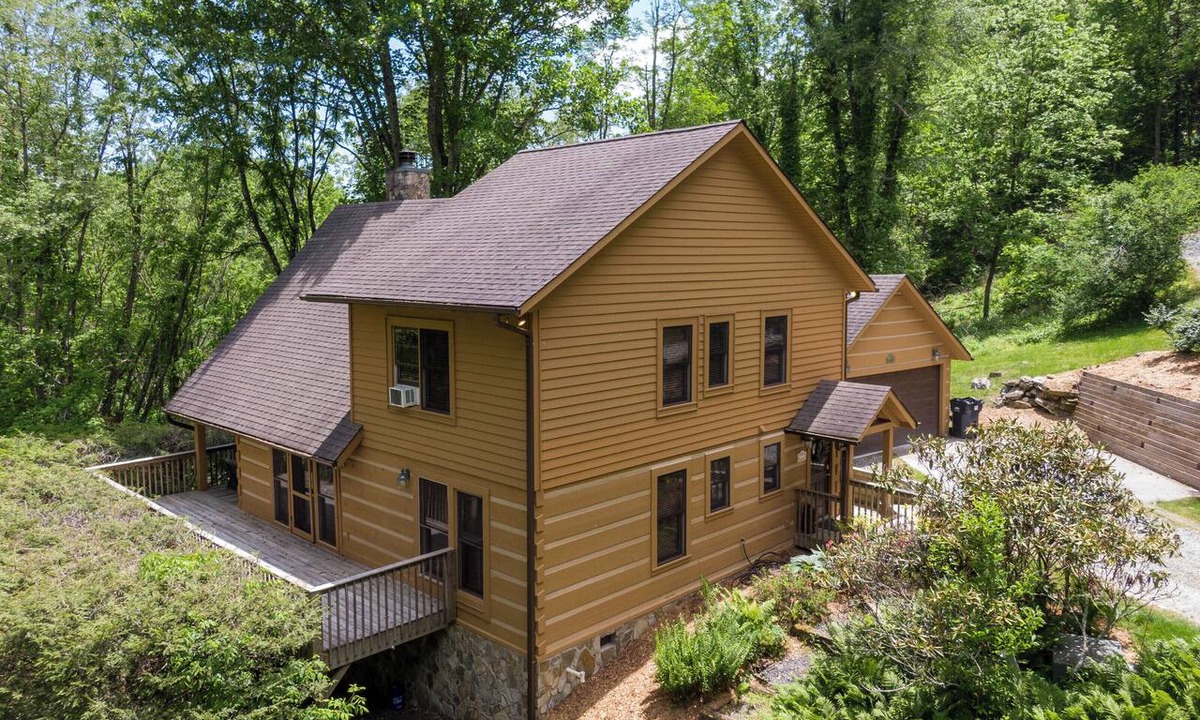 Sugar Grove Cabin | Almost Heaven: Pet-Friendly Cabin with Yard and Hot Tub in Valle Crucis - Walk to River