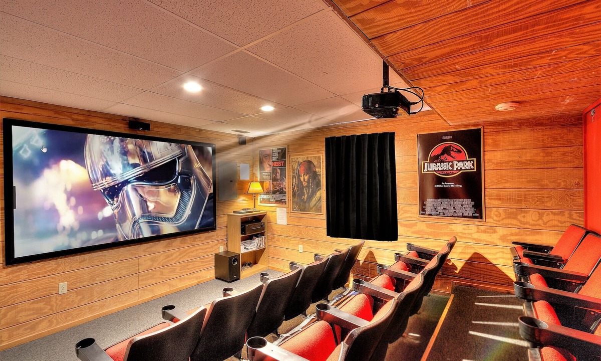 Gatlinburg Cabin | Amazing Views! > Dollywood, Hot Tub, Theater, Games, Resort Pool, Pet Friendly