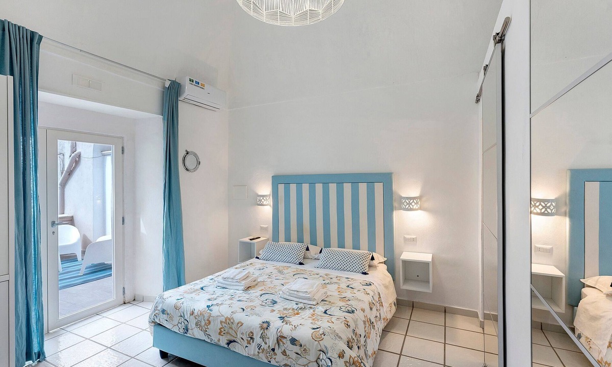 Meta Apartment | Apartment 'Light Blue Room' with Sea View, Wi-Fi and Air Conditioning