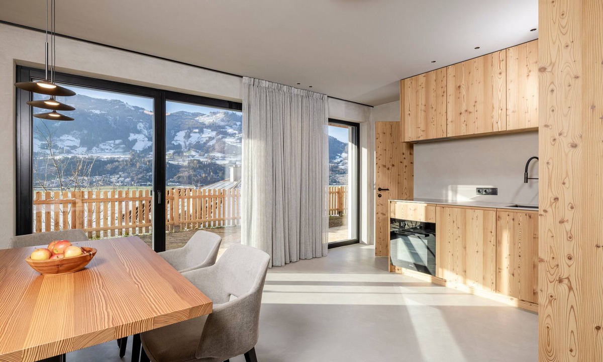 Hart im Zillertal Ski Chalet | Apartment "Vronis Lodge" with Mountain View, Wi-Fi and Air Conditioning