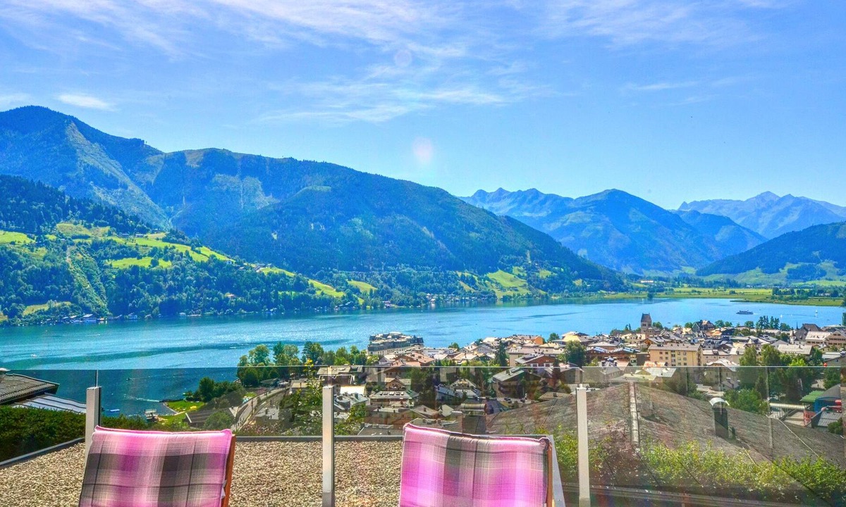 Zell am See Apartment | Appartement Eichenhof Top 2 - large, luxury apartment with breathtaking views over the lake + steam