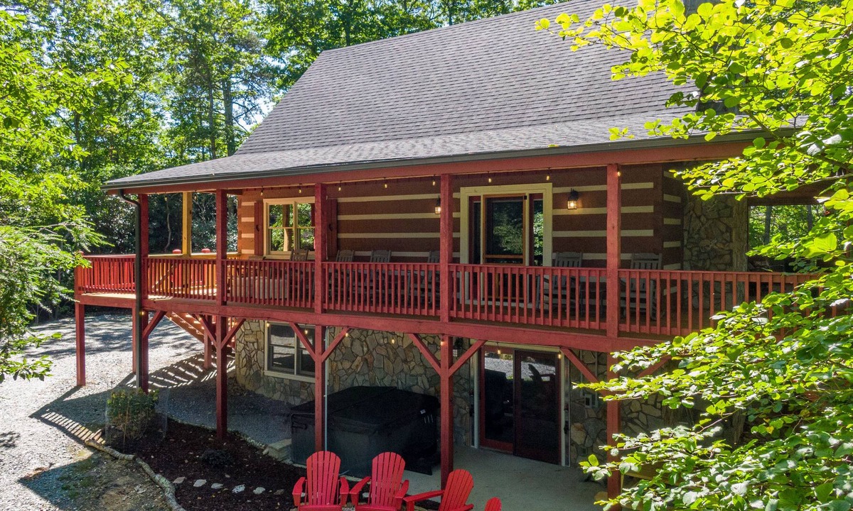 Seven Devils Cabin | Appy Pappy's - gorgeous cabin, hot tub, pool table, pets