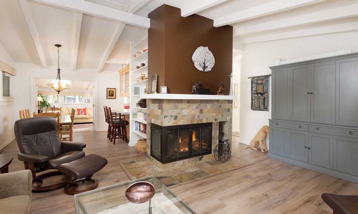 West End House | Aspen West End - Quiet Neighborhood 3 Bedroom Home by RedAwning