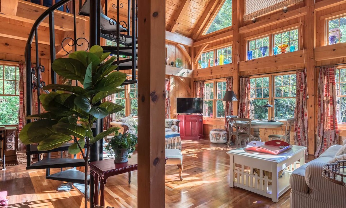 Asheville House | Award-winning Custom Home on 50 acres, 15 min to downtown Asheville! HOT TUB
