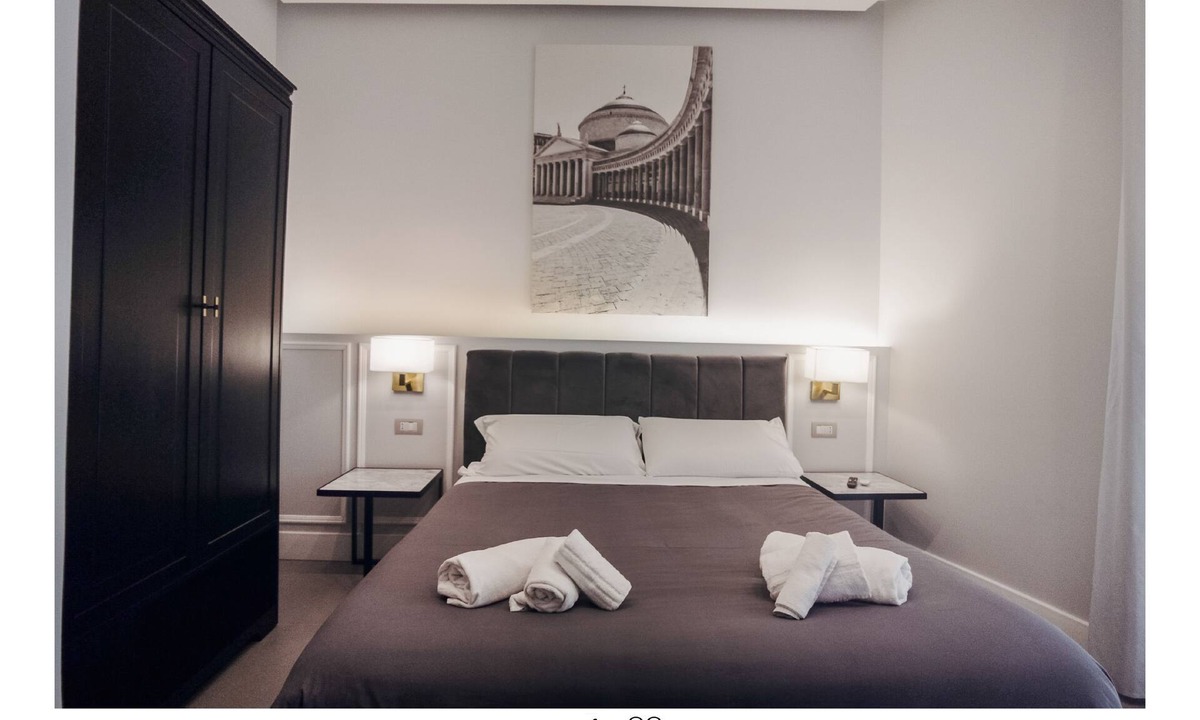 Quartieri Spagnoli Bed & Breakfast | B&B L'Infinito 88 Charmant Rooms - Room 1 - King Superior with balcony