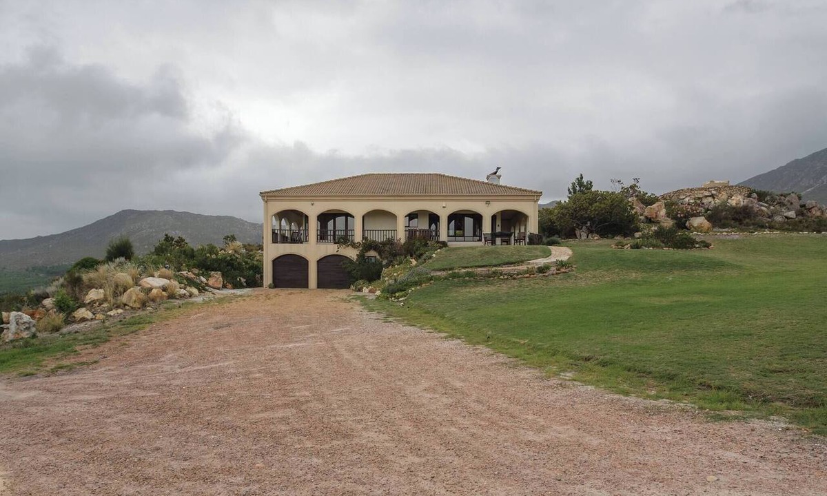 Bot River Villa | Barton Hammerkop Villa nr Hermanus - HotTub & Pool