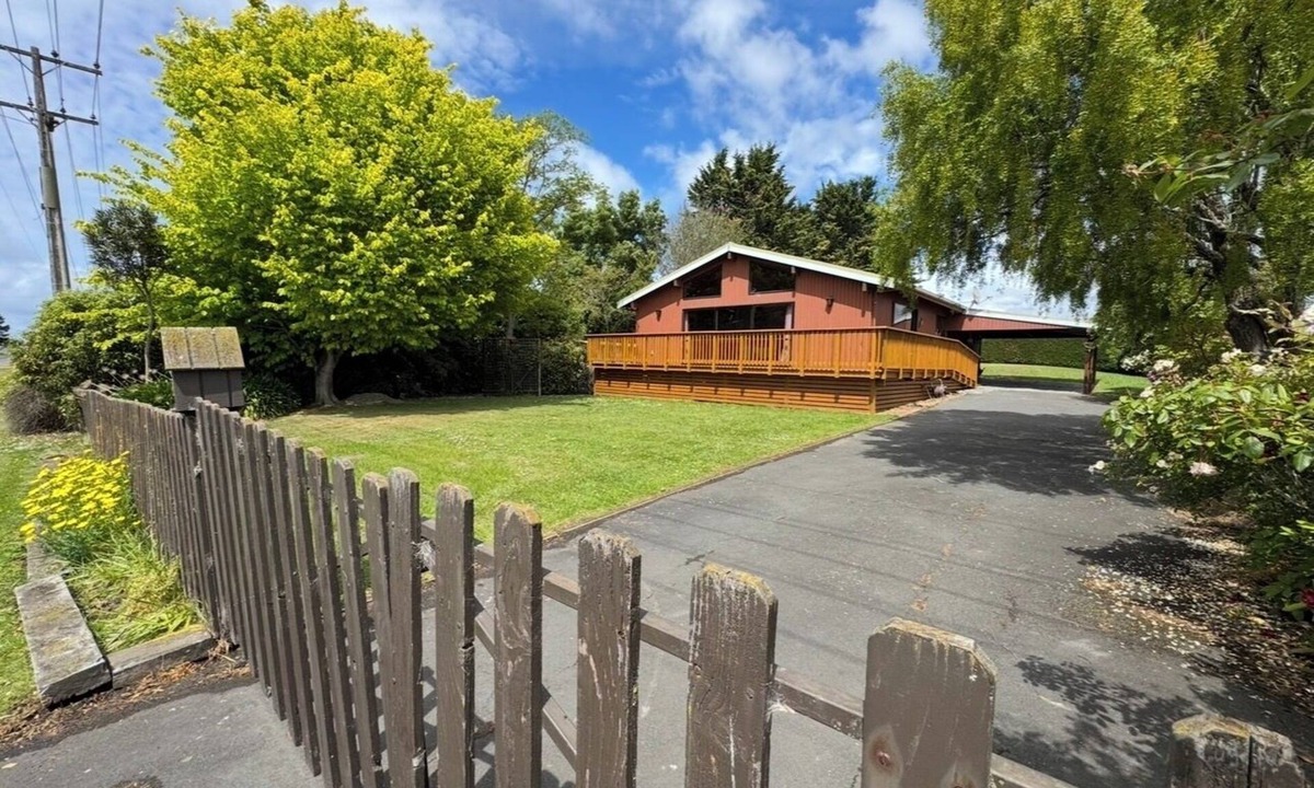 Waikouaiti House | Beach House Family Getaway 2min walk to beach Warm sunny home unwind & relax