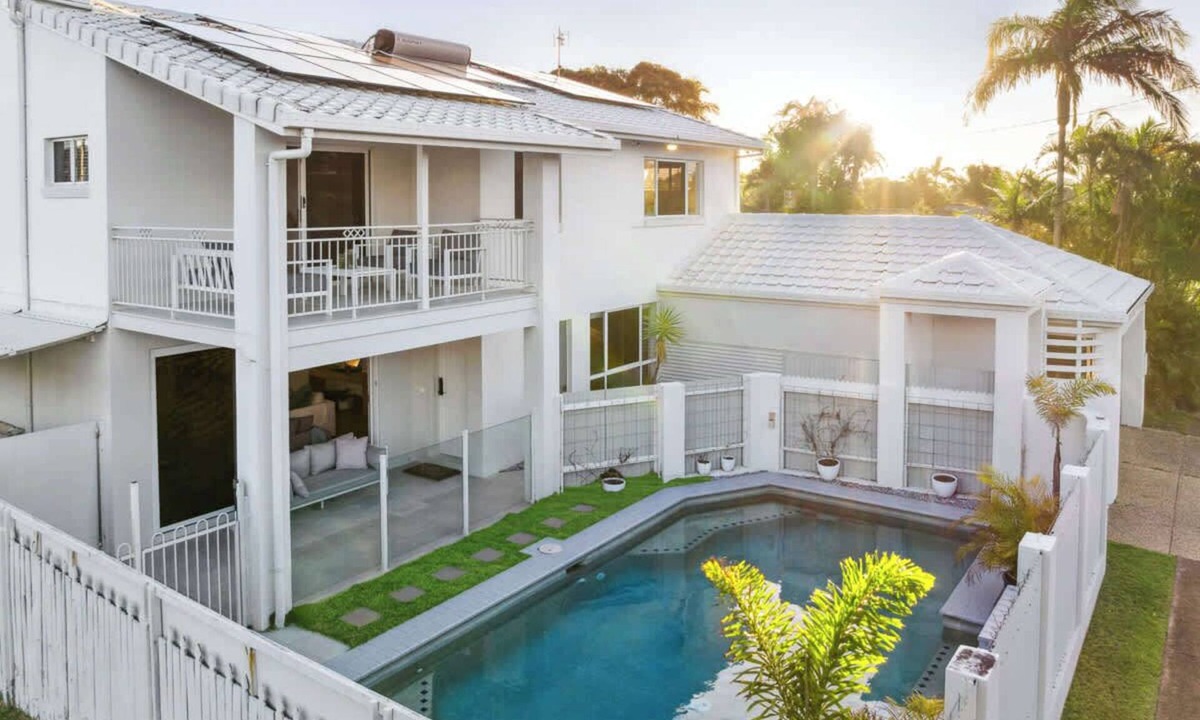 Wurtulla House | Beachfront Luxury Villa & Pool