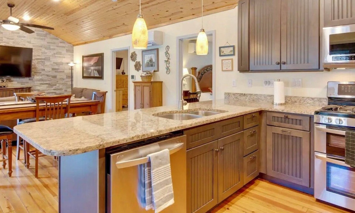 Lake Lure Cabin | Bear Creek Retreat ~Lake Lure~ Breathe in Fresh Mountain Air