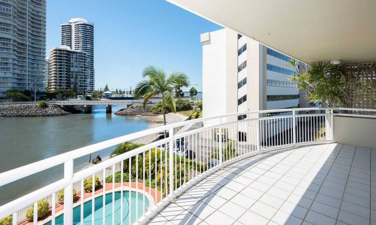 Biggera Waters Apartment | Beautiful apartment on the water at Biggera Waters, Gold Coast