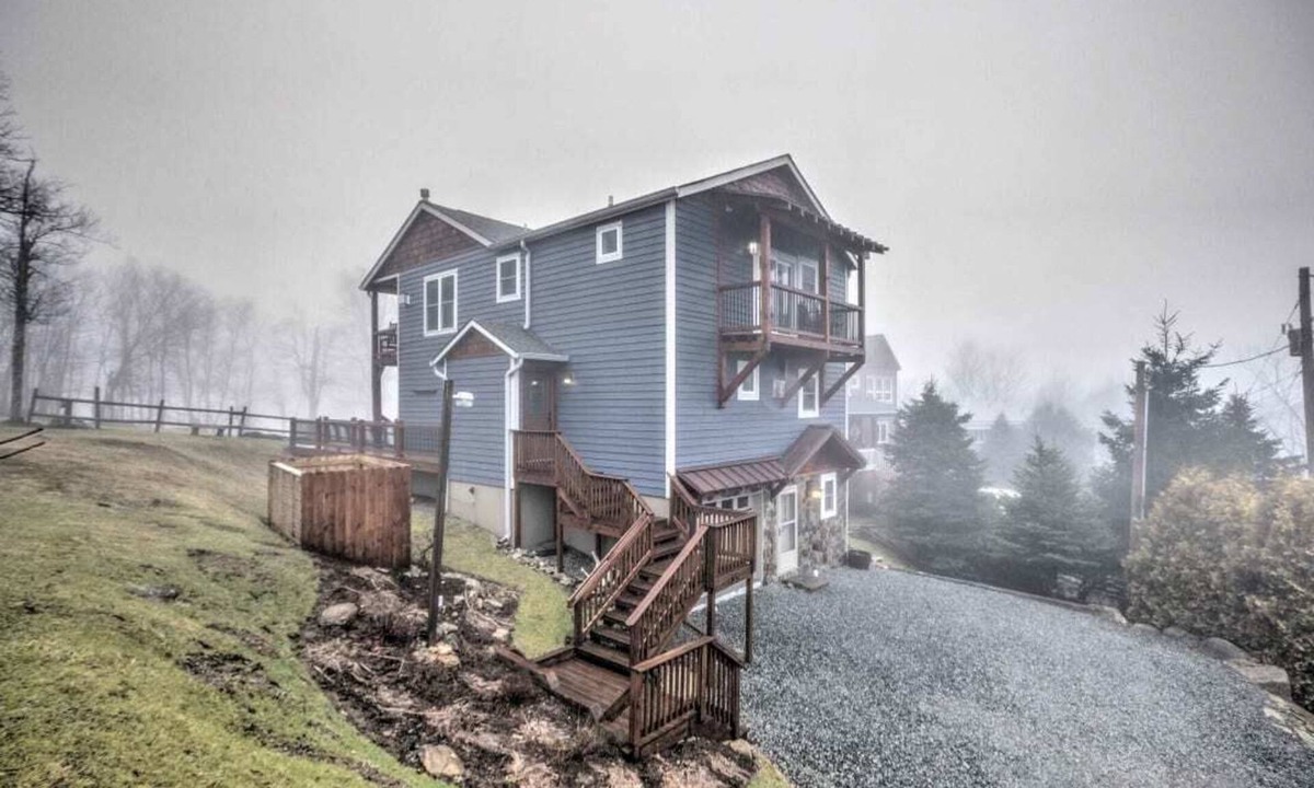Beech Mountain House | Beech Mountain in town Ski-in/Ski-Out Lodge
