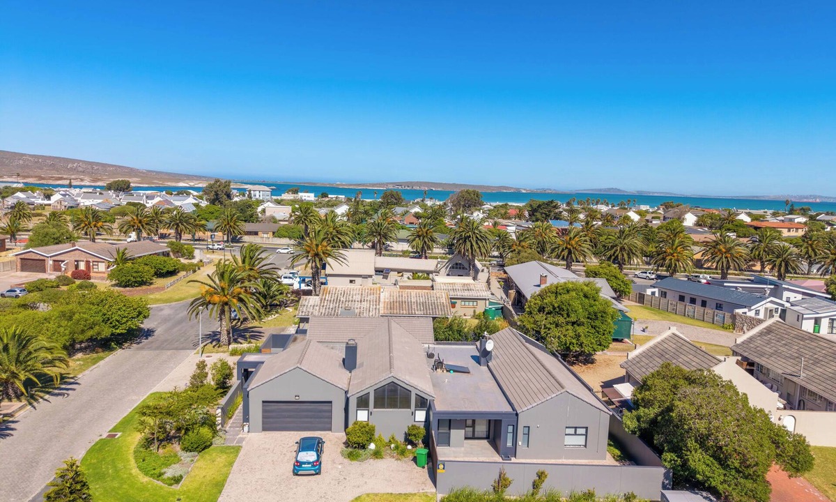 Langebaan House | Bessie on Vondeling - Relax in Style at Bessie, Langebaan's Coziest Holiday Home
