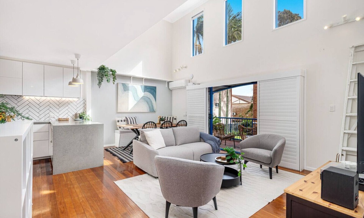 Biggera Waters Villa | Biggera Breeze Retreat