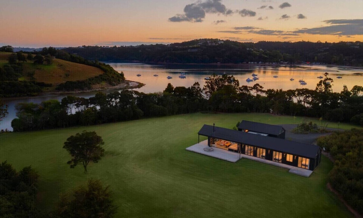 Tawharanui House | Bishop`s Lane A Beautiful Place of Calm & Serenity
