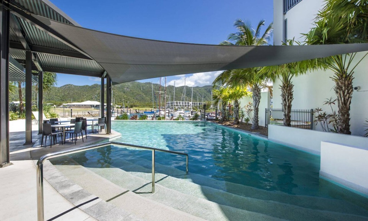 Nelly Bay Apartment | Blue on Blue Apartment 327