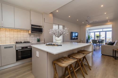 Pinnacle Point Apartment | Blue Water Golf Villa, Views, 3BDR On suite, Pool, views