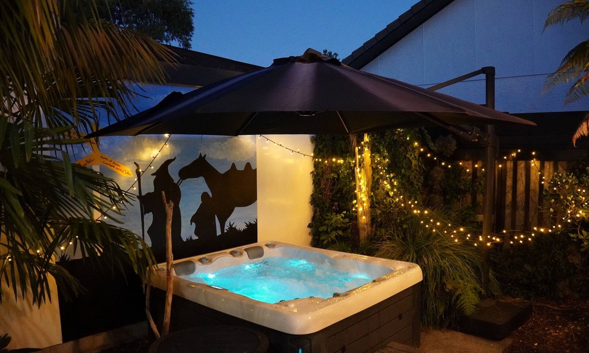 Hamilton North House | Boutique Central Escape. A Magical and Private Family Entertainer!