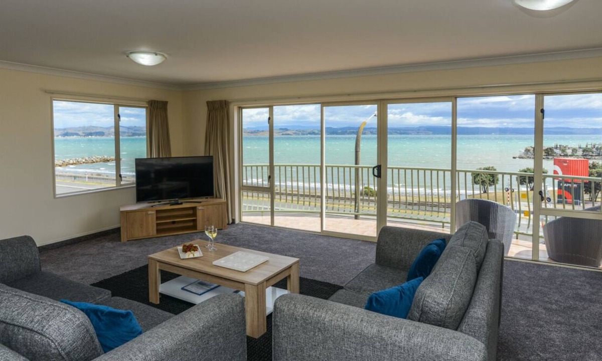 Bluff Hill House | BREAKWATER APARTMENT FIVE - NAPIER HOLIDAY HOME in Ahuriri