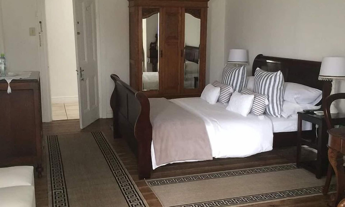 Kidd's Beach Bed & Breakfast | Breeze Inn Bed and Breakfast