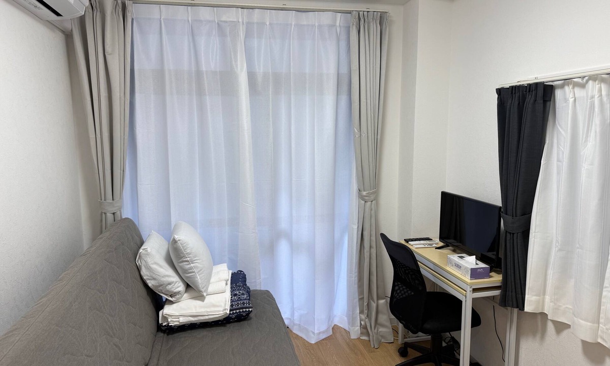 Setagaya Apartment | Bright and Energizing Yoga Home - Quick and Easy Shibuya Access!