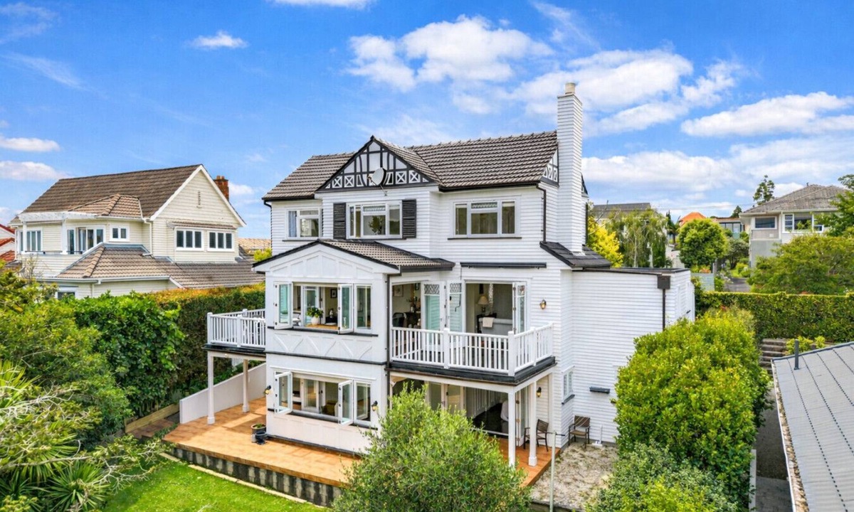 Mission Bay Villa | Bright & Spacious Coastal Retreat in Mission Bay | The Rose Cottage by Homello