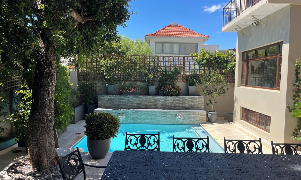 Cape Town City Centre Villa | Buxton Villa Retreat - Spacious Family Villa - Pool & Mountain Views