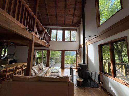 Fujikawaguchiko House | Cabin A MtFuji view, BBQ, lake Saiko 3mins, hammock, wood deck